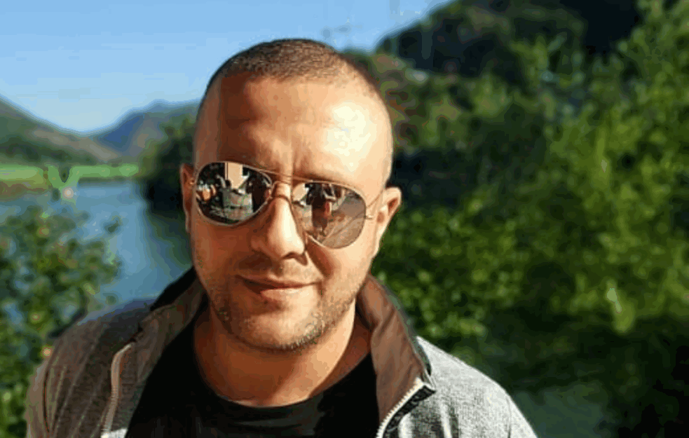 <span style='color:red;'><b>DADO POLUMENTA</b></span> POSTAO OTAC! Pevač dobio treće dete, a IME koje su dali ĆERKI nosi posebno ZNAČENJE! (FOTO) 



