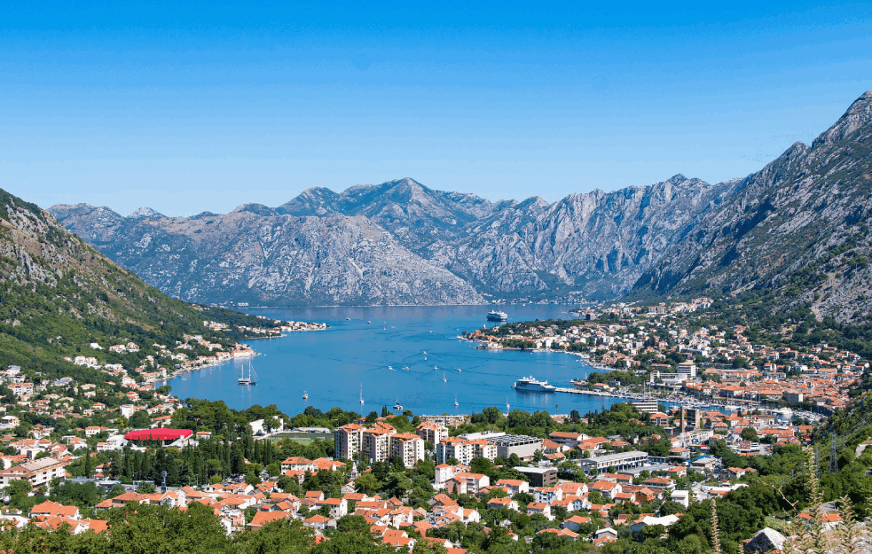TURISTI U OPASNOSTI! U Crnoj Gori raste broj <span style='color:red;'><b>inficirani</b></span>h korona virusom! 
