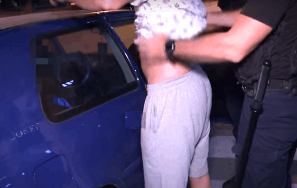POLICIJA SPREČILA KRIJUMČARENJE MIGRANATA: Kod Gacka prevozili 11 državljana Pakistana