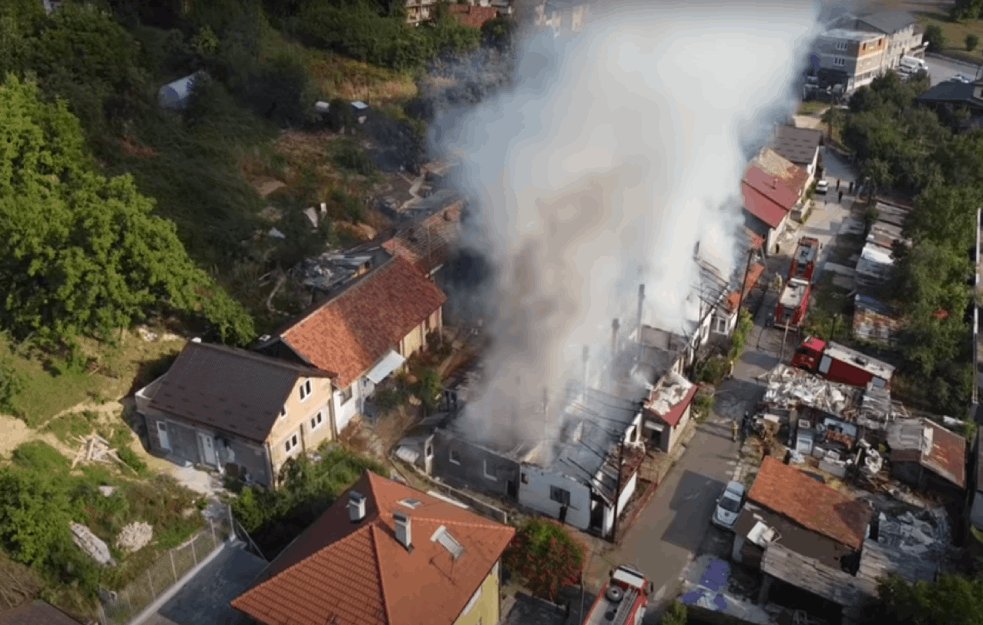 JEZIVI SNIMCI POŽARA KOD SARAJEVA: Bez kuća ostalo 20 ljudi (VIDEO)
