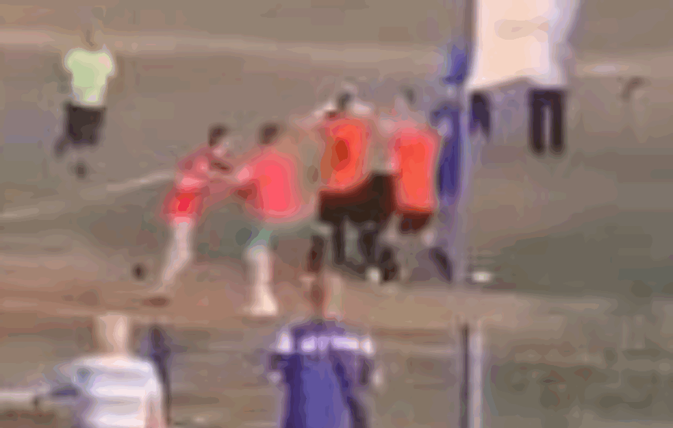 SRAMNO! Haos u Bašigovcima: HULIGANI PRETUKLI ŽENU SUDIJU! (VIDEO) 
