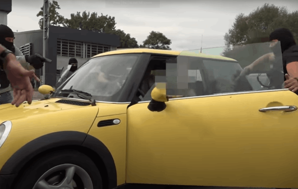 Evo kako su NASRED ULICE pali otmičari brata <span style='color:red;'><b>Kavčani</b></span>na! Mučili ga 3 dana i za njega tražili 150.000 EVRA! (VIDEO)  