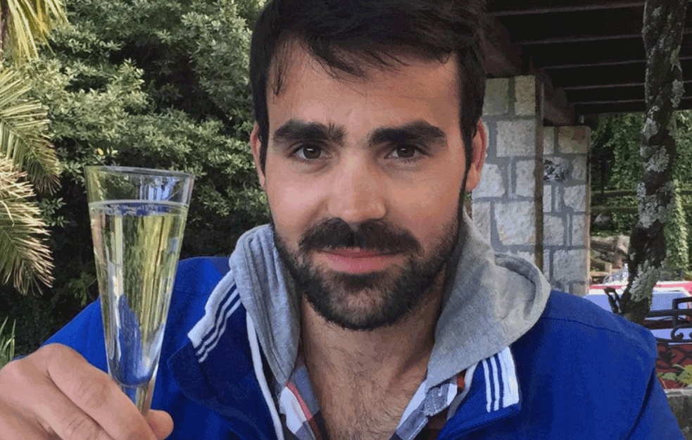 BAĆA IZNENADIO FOTOGRAFIJOM: <span style='color:red;'><b>Miodrag Radonjić</b></span> pokazao prizor od kog zastaje dah, raznežićete se i vi (FOTO)