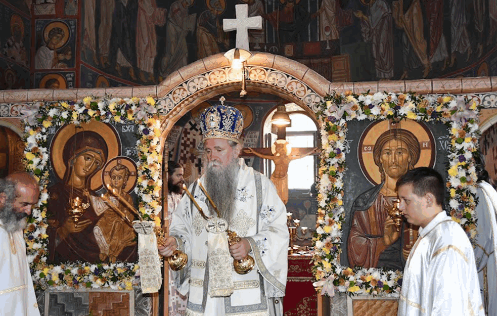 MITROPOLIJA OTKAZALA POZIVNICE ZA USTOLIČENJE JOANIKIJA, A  VUČIĆ SLEDI KRIVOKAPIĆA, sugerisano mu iz Patrijaršije da ne dolazi na Cetinje