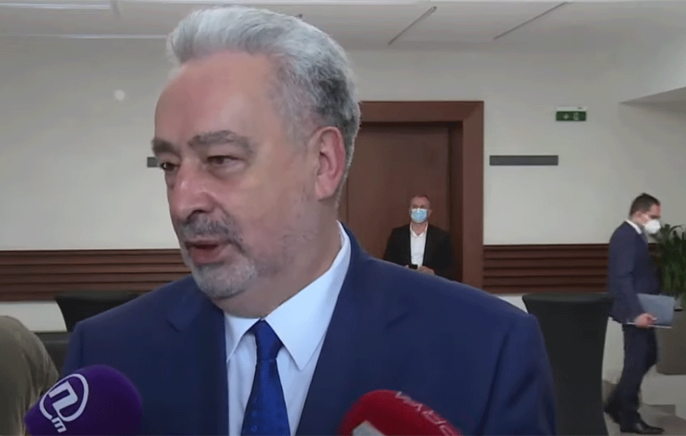CRNOGORSKI PREMIJER SLABIJEG ZDRAVSTVENOG STANJA: <span style='color:red;'><b>Zdravko Krivokapić</b></span> NEMA koronu! 