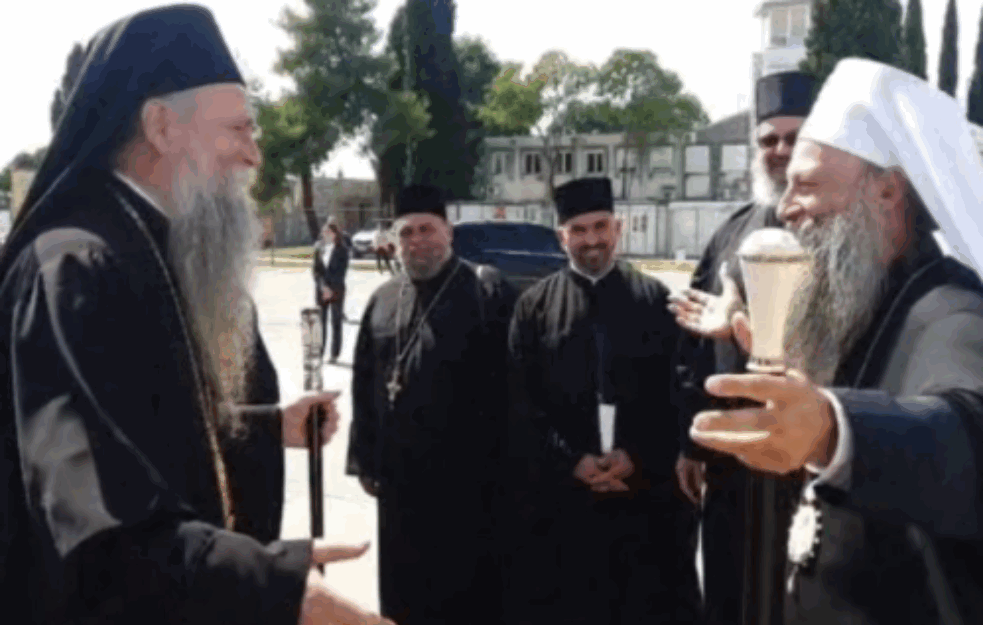 BRATSKI ZAGRLJAJ PATRIJARHA I MITROPOLITA: Njegova svetost PORFIRIJE sleteo u Podgoricu! (VIDEO)