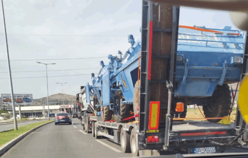 NA CETINJE DOVOZE OKLOPNA VOZILA, TENZIJE RASTU, kolona SRBA krenula iz BERANA! (FOTO, VIDEO) 