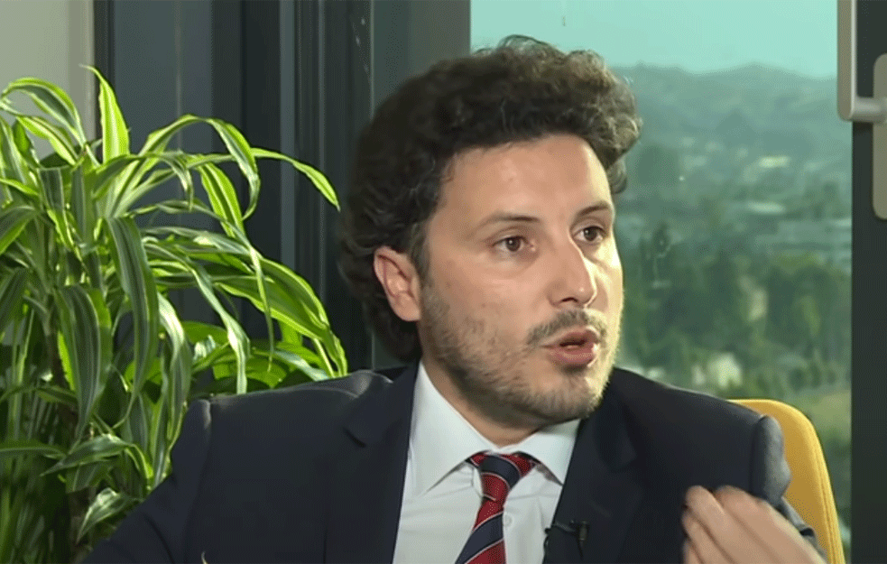 DRITAN ABAZOVIĆ O TAMNOM SCENARIJU NA CETINJU: Da nije bilo ustoličenja Joanikija država bi verovatno uvela u anarhiju 