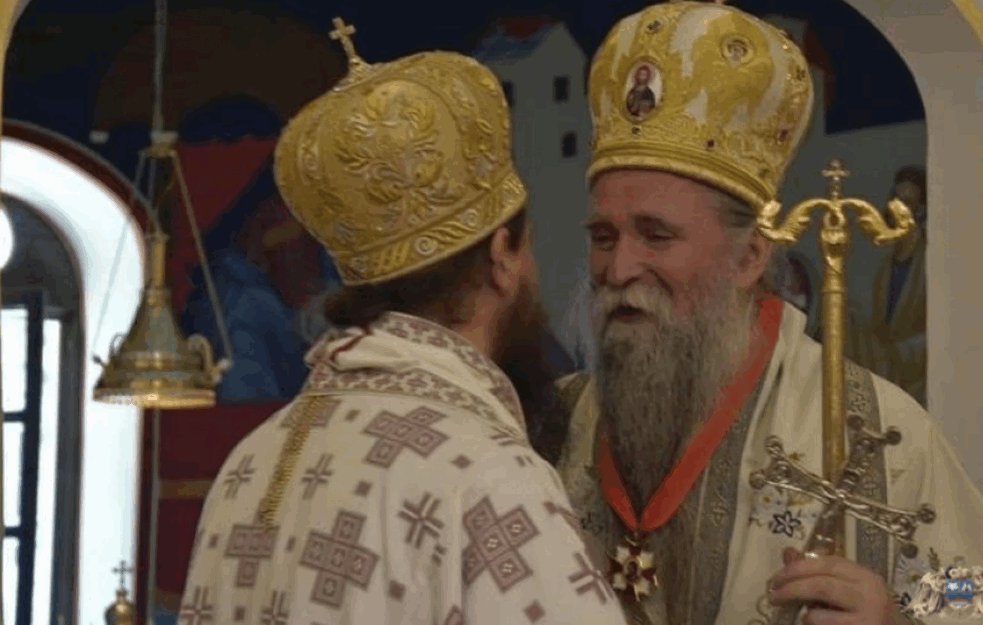 Osvrt na <span style='color:red;'><b>ustoličenje</b></span> mitropolita Joanikija! Episkop Sergije: CETINJSKO POSRTANJE NAŠEG OPSTANKA
