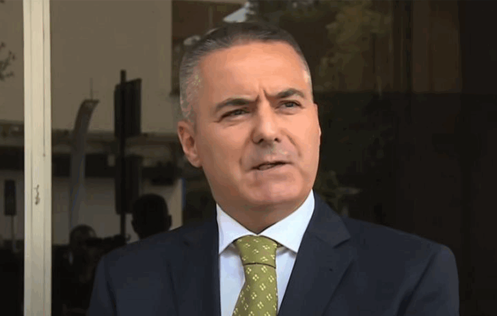 "Vi ste kolege Crnogorci, skinite taj grb, skinite uniformu i budite s narodom"! OVIM REČIMA VELJOVIĆ HUŠKAO POLICAJCE