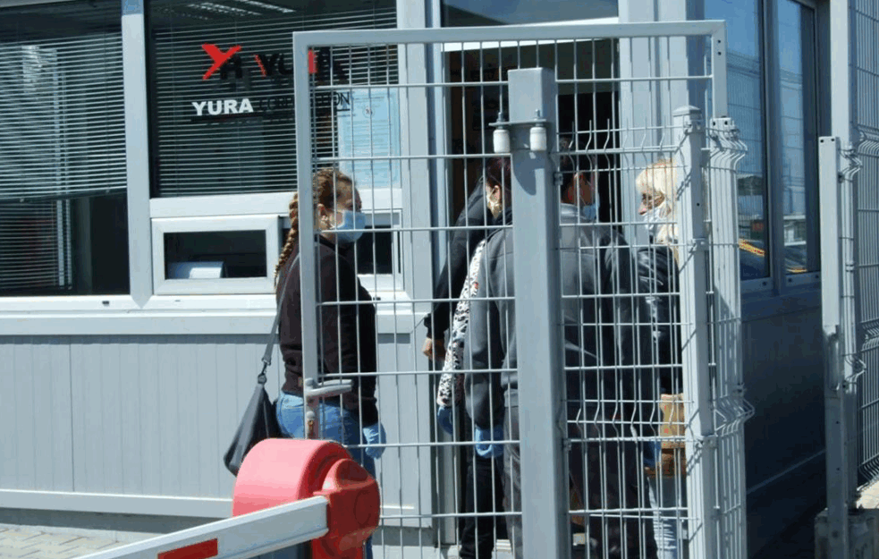 POSLUJU U PLUSU, A 400 LJUDI OSTAJE BEZ POSLA! Šinvon zatvara pogon u fabrici, radnici čekaju obaveštenje na OGLASNOJ TABLI