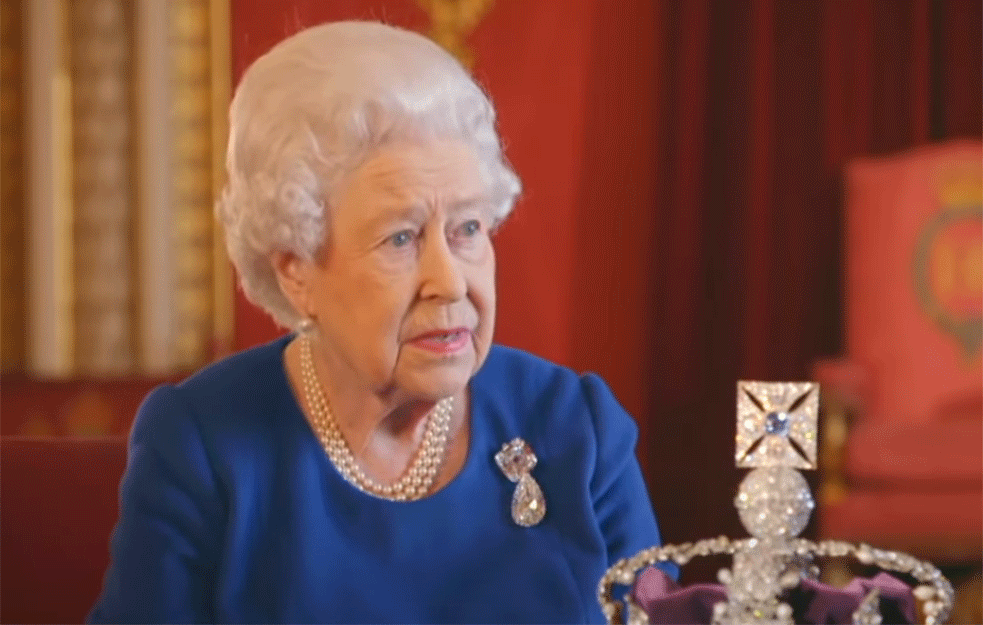 Kraljica <span style='color:red;'><b>Elizabeta II</b></span> se moli za sve žrtve TERORISTIČKOG napada