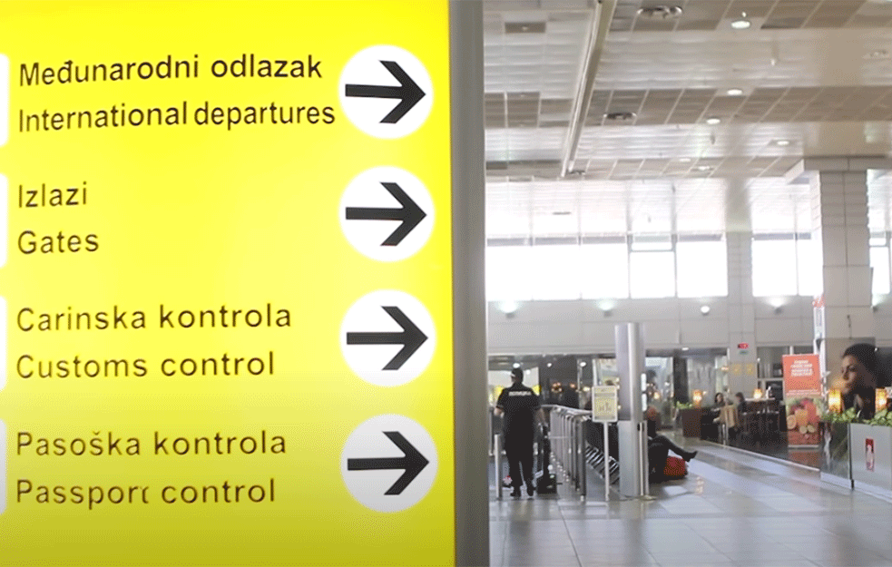 HIT OBJAVA BEOGRADSKOG AERODROMA: Jeri Bosa sletela iz Boston Masadžusets, ekskjuz mi, did d Bosa arive? (FOTO)