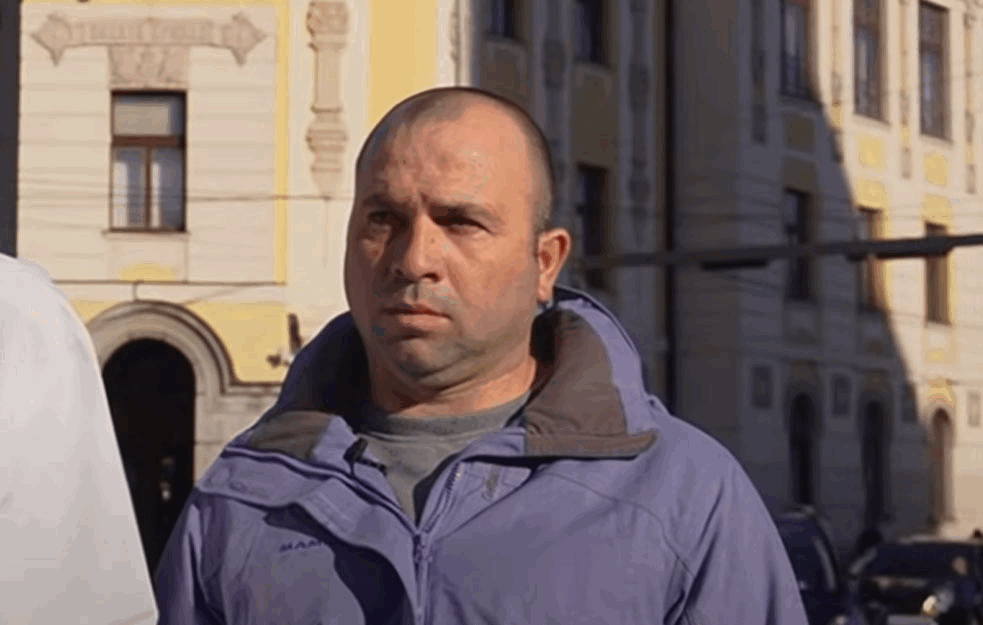 POTRESNI SUSRET: Majka <span style='color:red;'><b>posle 40</b></span> godina sa svojim sinom kog su joj OTELI! (VIDEO)