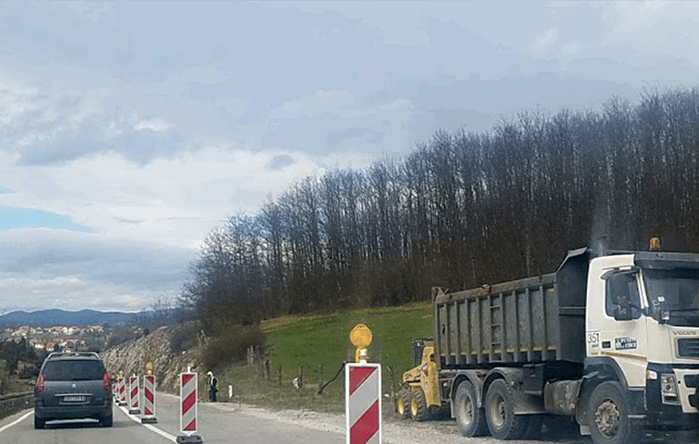POKOSIO GA AUTOMOBIL, ostao da leži u srči, našli ga prolaznici