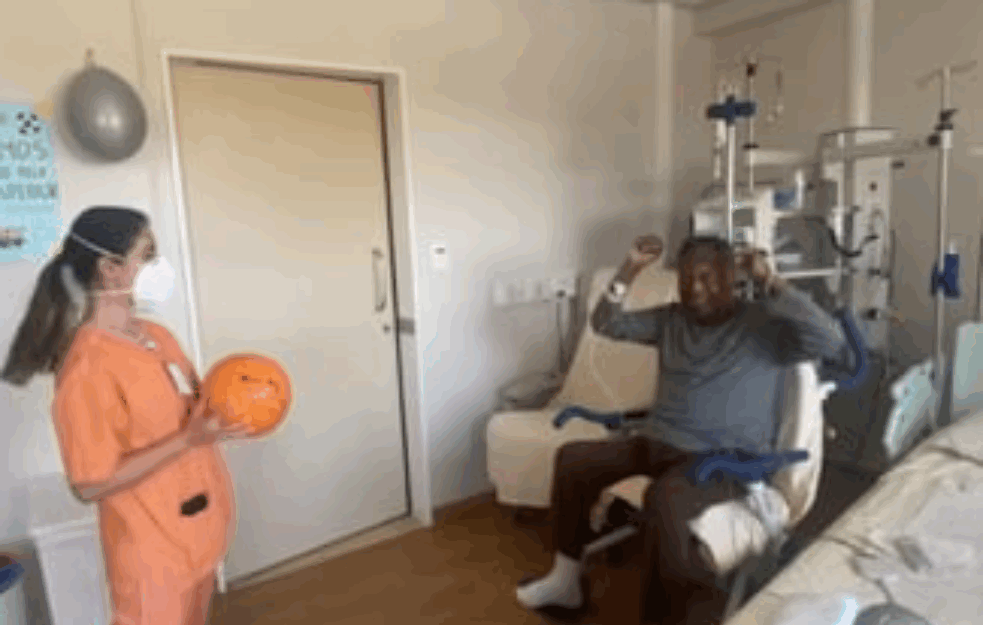 PELE OTPUŠTEN IZ BOLNICE: Legendarni <span style='color:red;'><b>brazilski fudbaler</b></span> stabilno, ali će nastaviti sa hemoterapijom!
