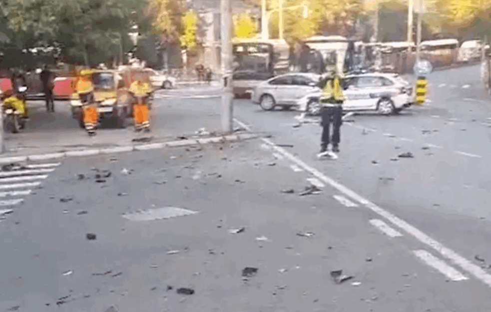 OBJAVLJEN SNIMAK STRAVIČNE NESREĆE NA <span style='color:red;'><b>KONJARNIK</b></span>U: Građani jedva gledali, kamere sve snimile (UZNEMIRUJUĆI VIDEO)