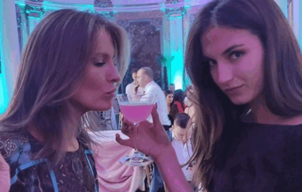 LEČIĆEVA ĆERKA POKAZALA MAJKU! Komentari samo pršte za ženu koja je rodila PETORO DECE (FOTO)
