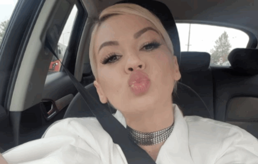 NATAŠA BEKVALAC IMALA <span style='color:red;'><b>UDES U BEOGRADU</b></span>: Na pevačicin automobil NALETEO KAMION! 

