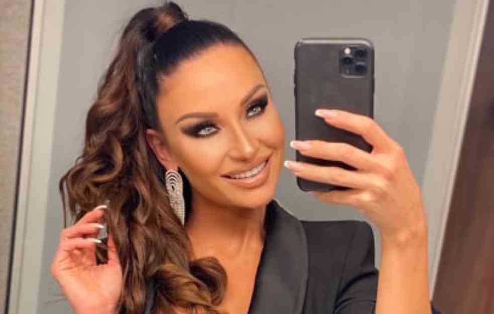 HRVATI SU VELIKE STIPSE! Katarina Živković o nastupu u Zagrebu: Bakšiša kao u Srbiji ni na vidiku, u provodu su velika nula! 

