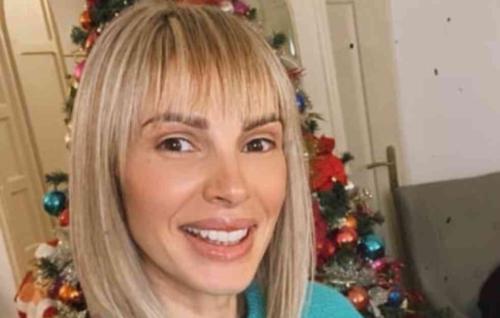 MARINA TADIĆ IZNENADILA SVE NOVOM TRANSFORMACIJOM: Pevačica napravila drastičnu promenu! (FOTO) 
