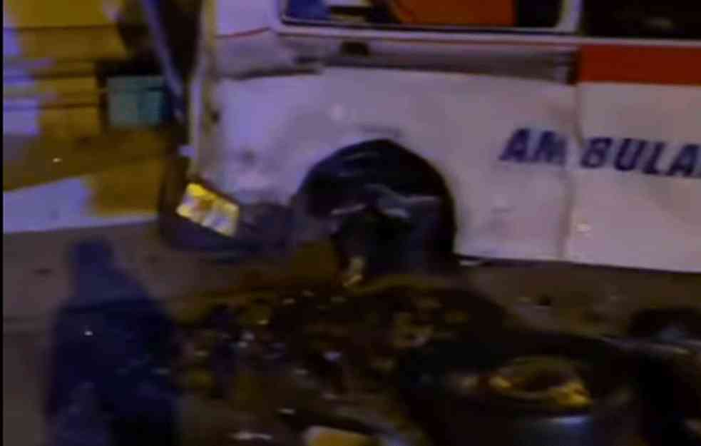 Pijan naleteo na kombi Hitne pomoći i završio u kanalu! (VIDEO)