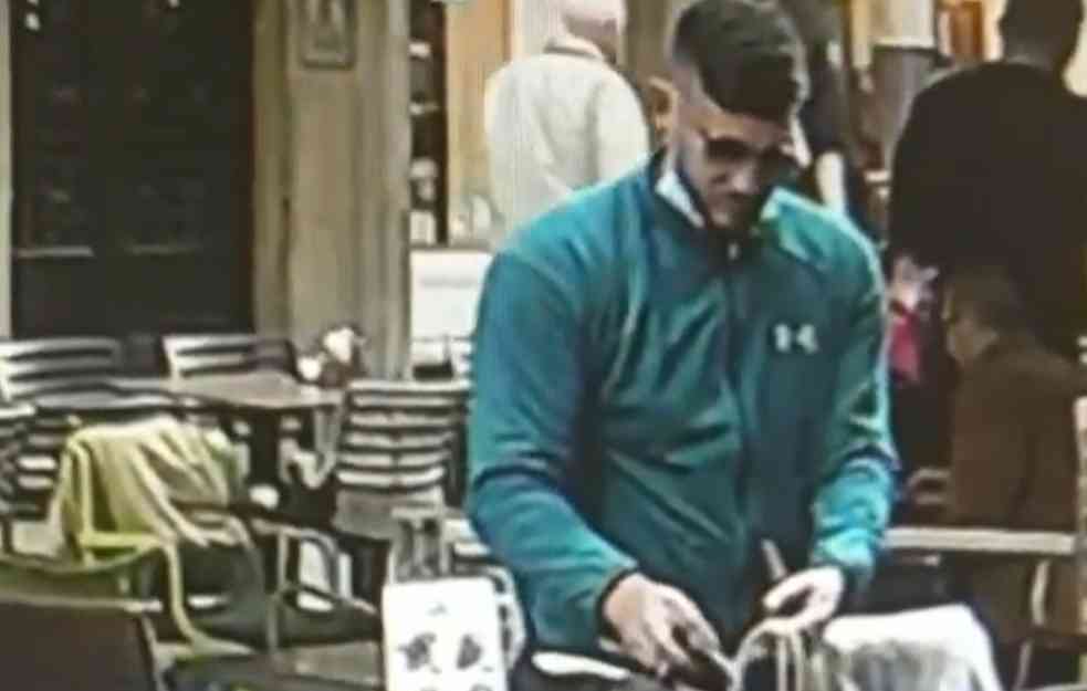 DOKTOR ZA LOPOVLUK!  Usred dana u centru Beograda ukrao lekaru torbu i srknuo vodu! (VIDEO)