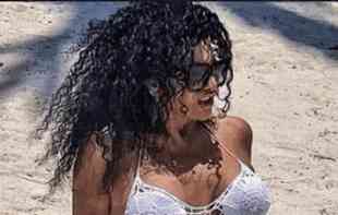 LIDIJA VUKIĆEVIĆ POZIRALA U PESKU: Glumica uživa na EGZOTIČNOJ destinaciji, objavila PROVOKATIVNE fotografije sa plaže! (FOTO) 

