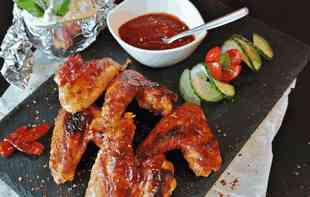 RECEPT KOJI MORATE PROBATI! <span style='color:red;'><b>Pileća krilca</b></span> u sosu od ribizle, SOČNO i preukusno! 
