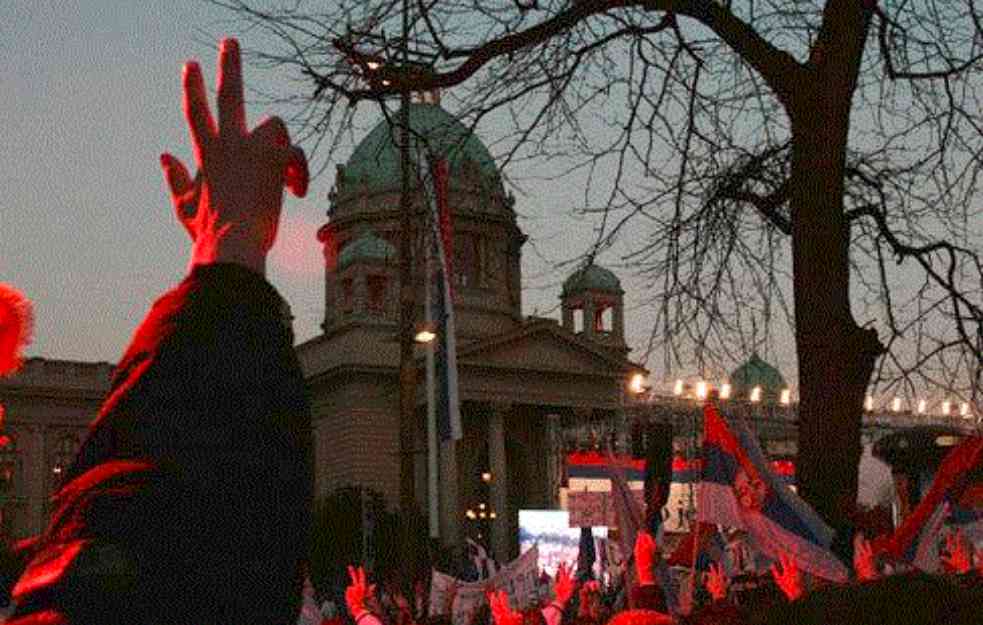 ŠTA SIMBOLIZUJU TRI PRSTA I ČIJI JE DVOGLAVI ORAO: Kosovo, Srbija i Albanija! 