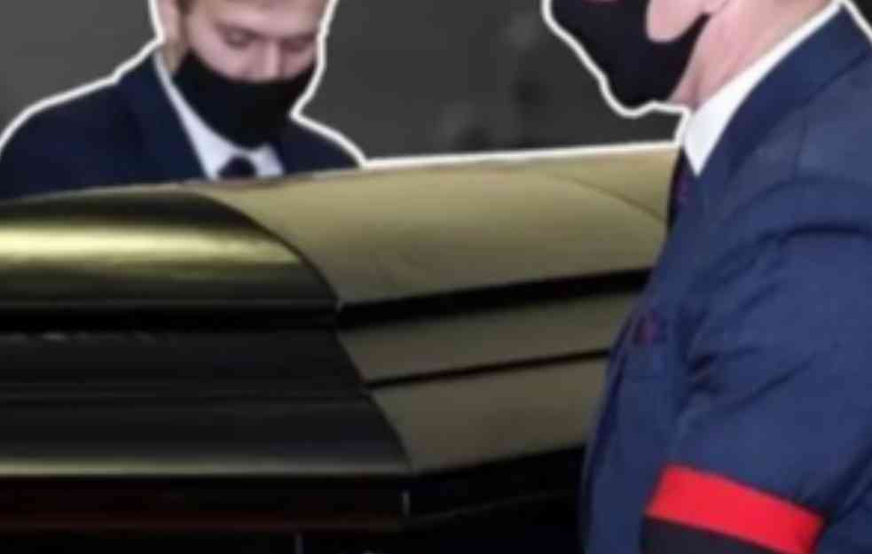 NESVAKIDAŠNJE! Blistave opcije sahrana i modna revija haljina za groblja! Pogrebna izložba usred pandemije (FOTO+VIDEO)