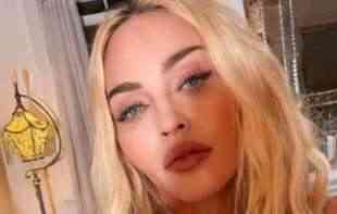 BIZARNO! Madona pozirala GOLA kao mrtva <span style='color:red;'><b>Merilin Monro</b></span>! (FOTO) 
