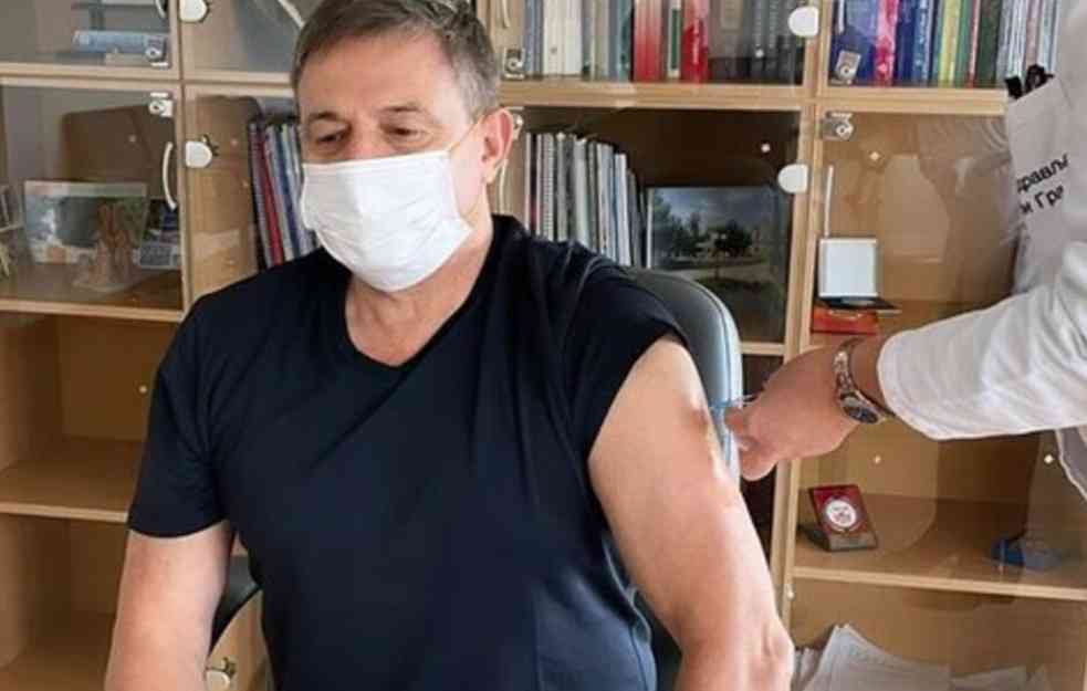 SELEKTOR SRBIJE PRIMIO TREĆU DOZU: Piksi se vakcinisao