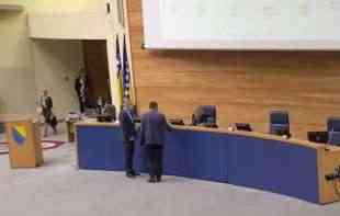 IMAJU PARE I <span style='color:red;'><b>PRIVILEGIJE</b></span>! Izabrali najpoželjnije zanimanje - POLITIČAR