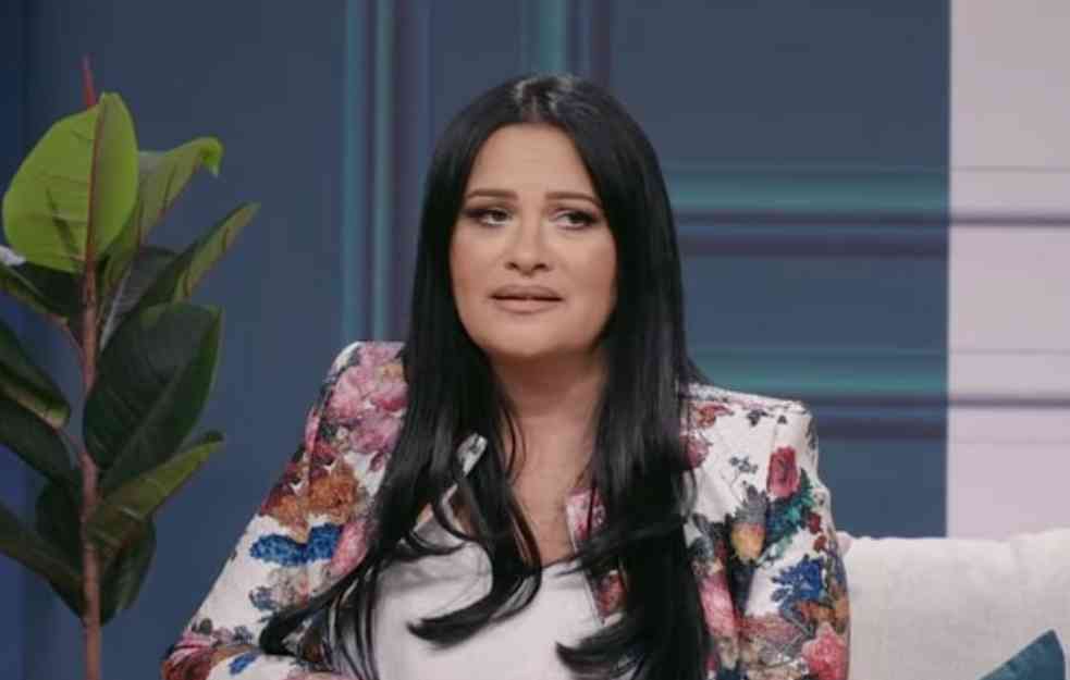 TUGA U DOMU JANE TODOROVIĆ: Pevačica objavila POTRESNU PORUKU: Moje dete, moje sve, više nije sa nama! 