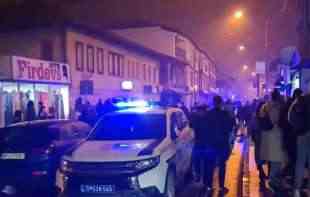 <span style='color:red;'><b>RAFALI</b></span> IZ AUTA U POKRETU: Kamere snimile pucanj u Novopazarca, ali i auto napadača (VIDEO)