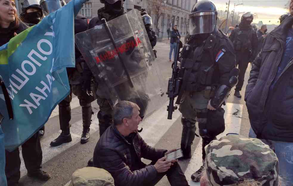 VULIN IZA KORDONA: Ministar policije došao u kneza Miloša!