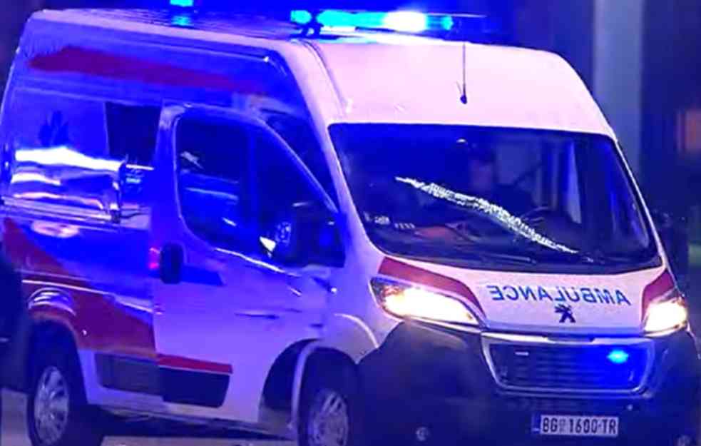 TERETNI VOZ NALETEO NA AUTOMOBIL! Dve osobe teško povređene