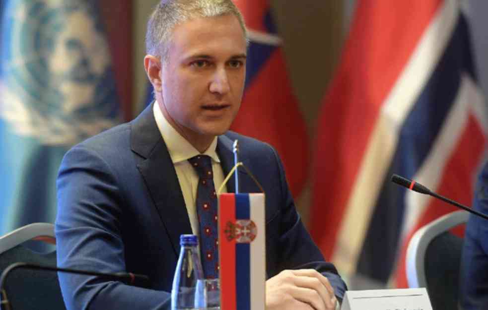 Nebojša Stefanović za vikend obaveštava Vučića o modelima redovnog služenja vojske