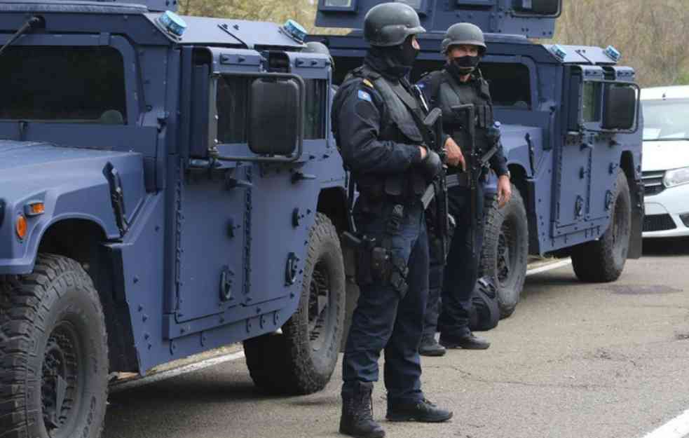 ROSU NAORUŽAN DO ZUBA U JUŽNOJ MITROVICI! Šta se sprema na Kosovu?!