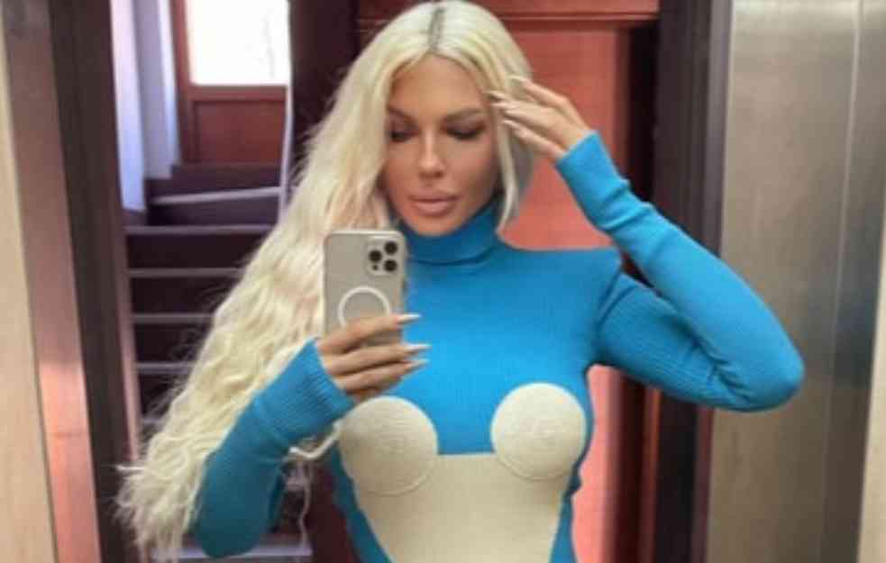 RASKOŠNO I MAGIČNO! Jelena Karleuša pokazala kako je UKRASILA LUKSUZNU kuću na Dedinju! (VIDEO) 