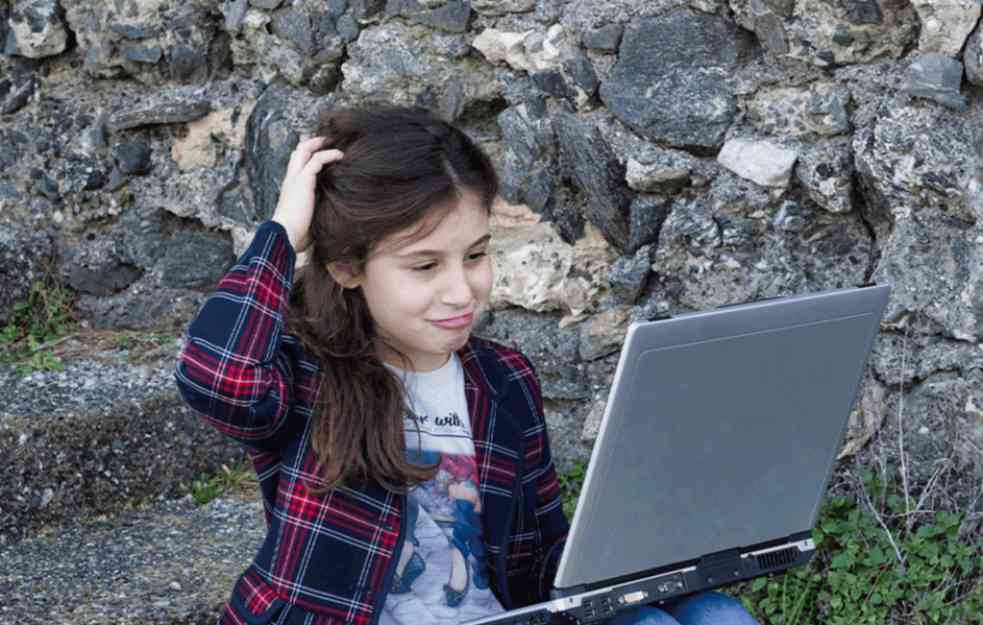 KAKO ZAŠTITI DECU OD INTERNET NASILJA? Ostavlja posledice slično kao i fizičko nasilje