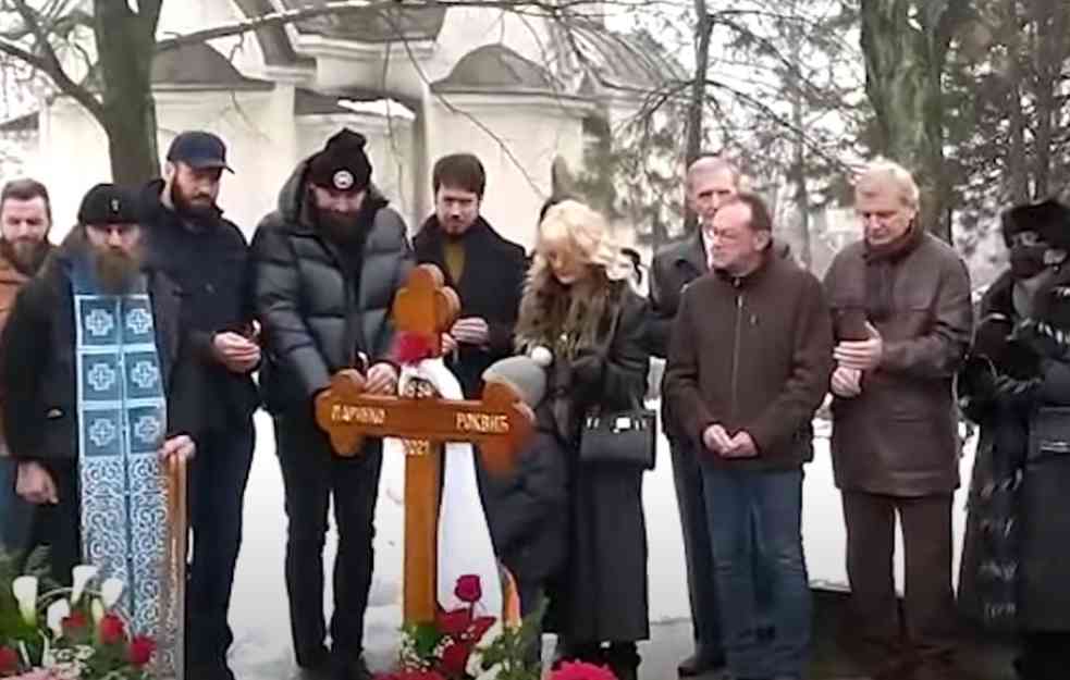 POMEN MARINKU ROKVIĆU: Porodica na okupu, stigao Dario iz Kanade, pa otvorio dušu o ocu (FOTO)