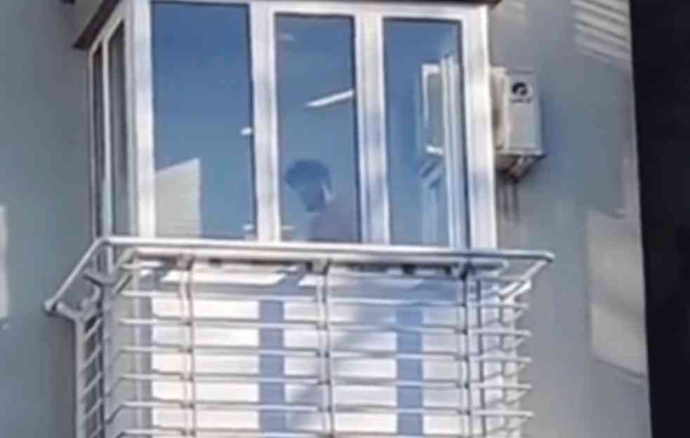 DRAMA U NOVOM SADU! POZNATI JUTJUBER PRETI SAMOUBISTVOM! Zvezda Dnevnjaka sve snima i prenosi na Tik Toku (VIDEO) 