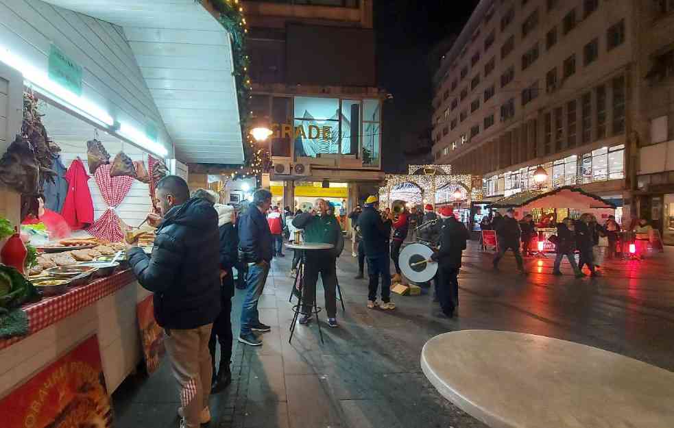 ONI NEĆE ODMARATI ZA NOVU GODINU: Spisak prodavnica, pijaca, pošta koje će dežurati