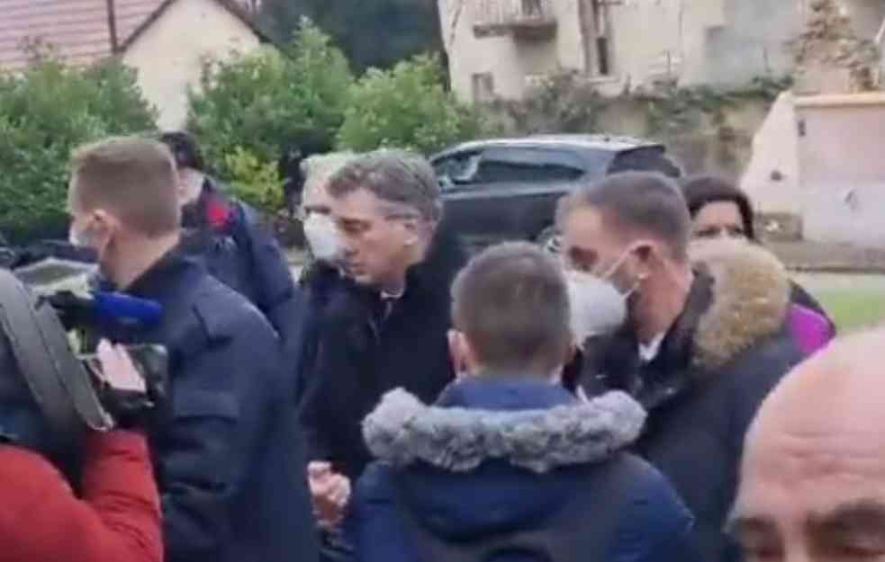 Pričao o oporavku PETRINJE posle zemljotresa, pa doživeo neprijatnost: Premijer Plenković dočekan na 