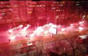 VATRENI SPEKTAKL NA <span style='color:red;'><b>KONJARNIK</b></span>U Špalir od baklji za povratak čuvene trole 19 (VIDEO)
