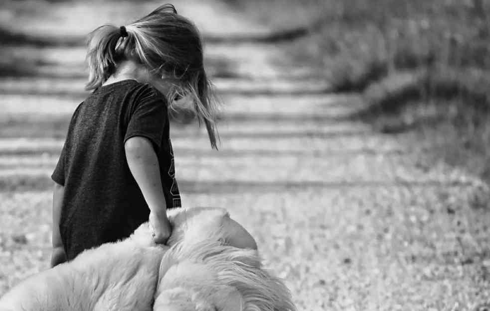 MONSTRUMI KAKVE SVET NE PAMTI: Pedofil i njegov ljubavnik OTELI DEVOJČICU, silovali pa IZBOLI
