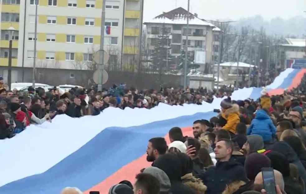 NAJDUŽA U EVROPI! Zavijorila se srpska zastava u čast Republike Srpske (FOTO+VIDEO)