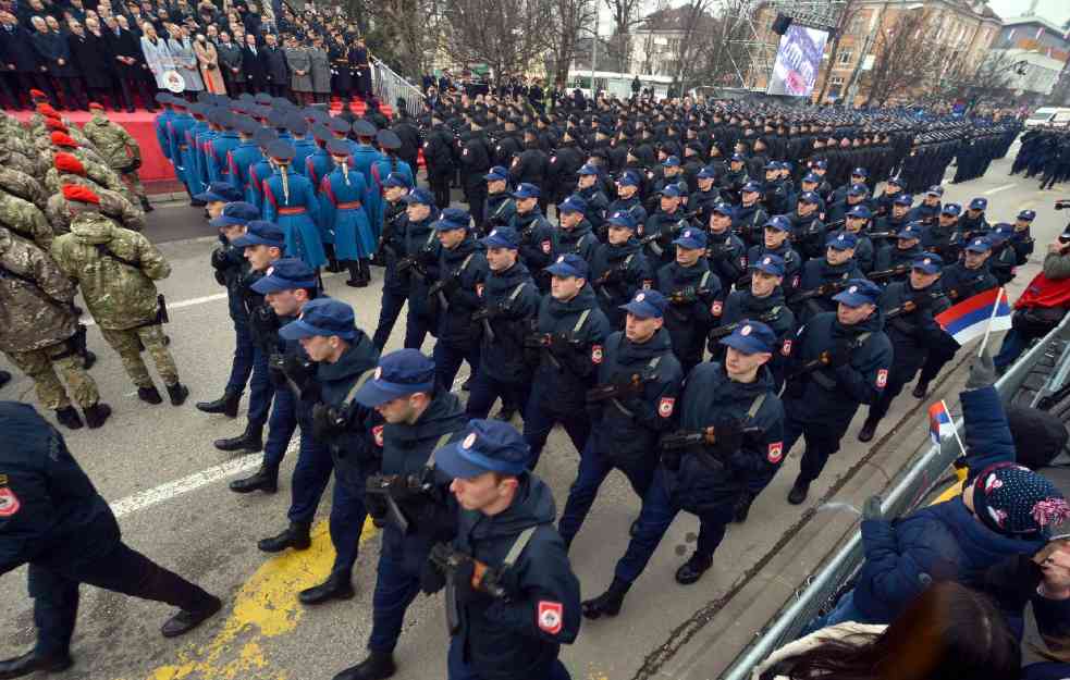 SRBE NA LOMAČU! Zasmetala mu srpska pesma, skandalozna poruka crnogorskog službenika MUP-a (FOTO)